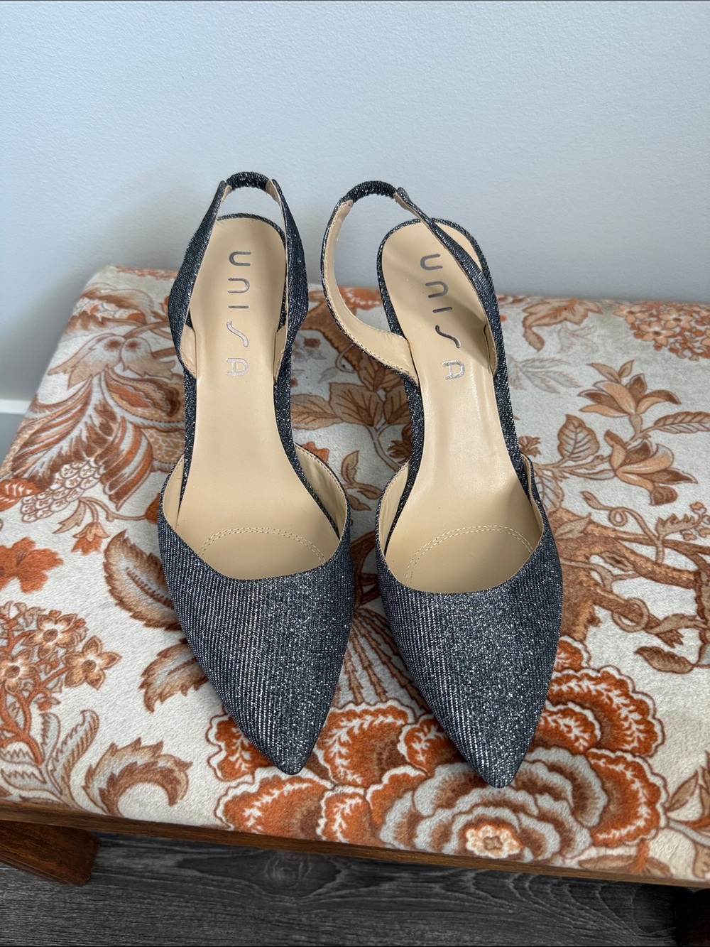 Stunning UNISA slingback heels in a gorgeous silver/charcoal glitter fabric